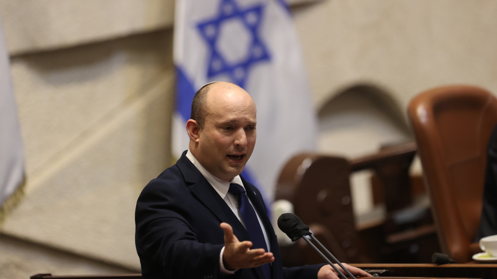ראש הממשלה נפתלי בנט מליאת הכנסת, היום (צילום: אלכס קולומויסקי) נפתלי בנט במליאת הכנסת