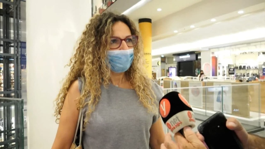 "טוב שהמשטרה אוכפת, בגלים קודמים הערתי לאנשים". אילת מירובסקי (צילום: שמיר אלבז) אילת מירובסקי שהגיעה לקנות בגרנד קניון בחיפה