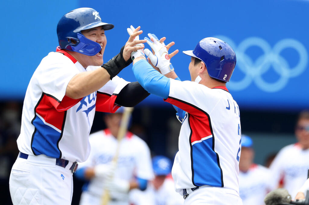 שחקני קוריאה חוגגים (צילום: gettyimages) שחקני קוריאה חוגגים