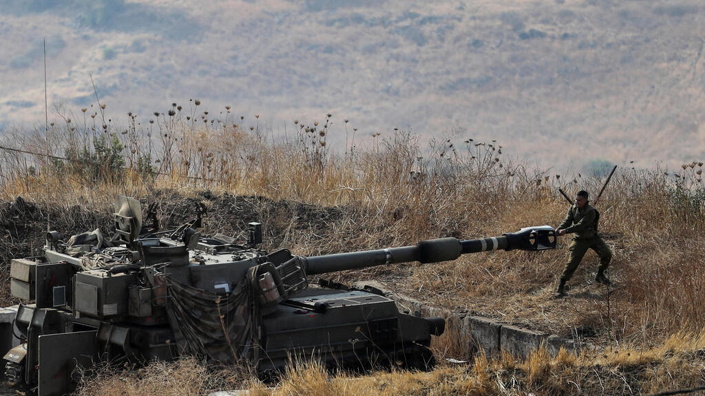 כוחות צה"ל בגבול לבנון, שלשום (צילום: רויטרס) כוחות צה"ל ב גבול לבנון אחרי שיגור רקטות של חיזבאללה