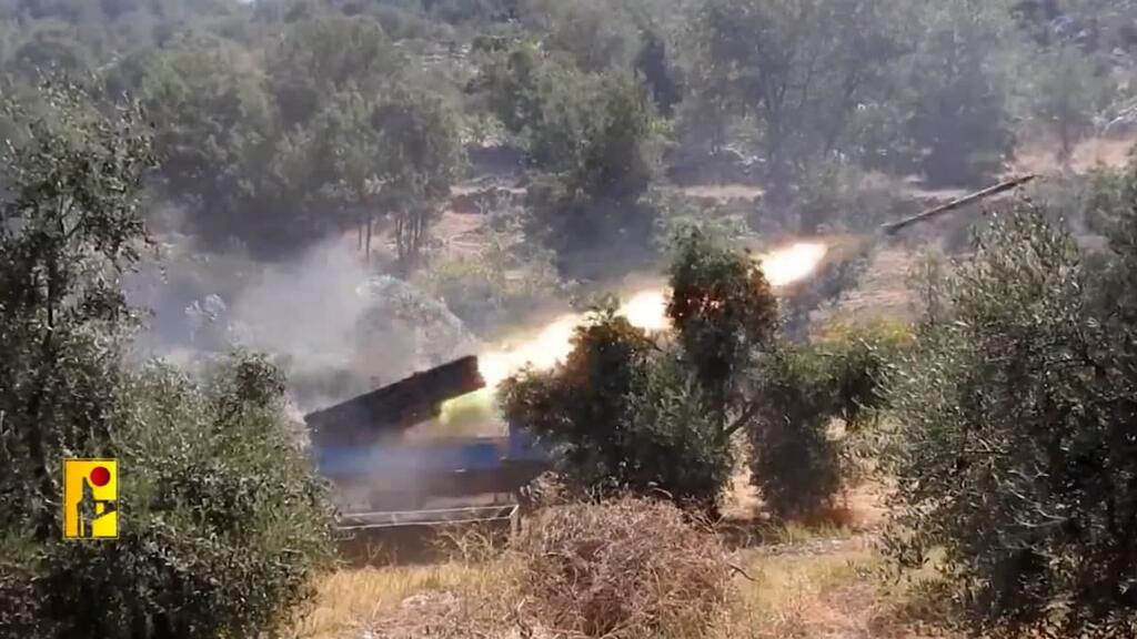 תיעוד שיגור רקטות חיזבאללה לעבר ישראל מדרום לבנון