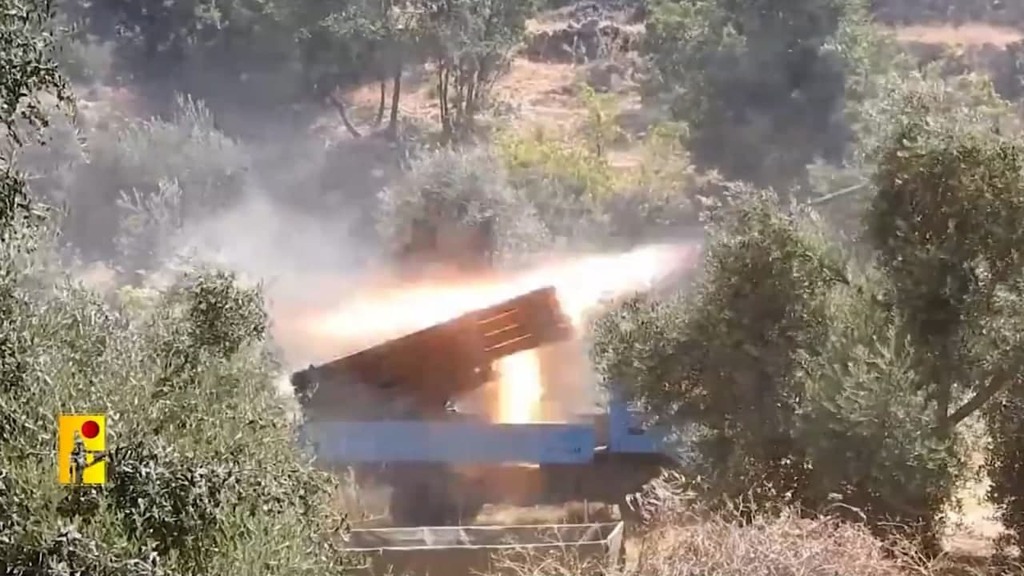 תיעוד שיגור רקטות חיזבאללה לעבר ישראל מדרום לבנון
