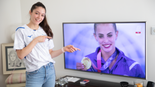 אבישג סמברג צופה בלינוי אשרם מתחרה