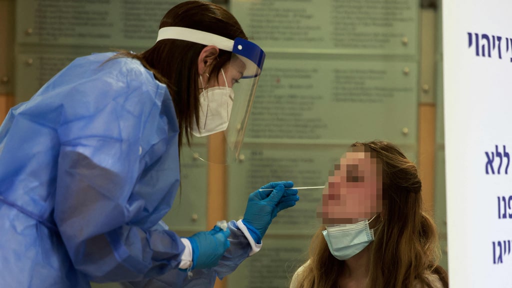 COVID-19 testing in Jerusalem (Photo: AFP) בדיקות קורונה מהירות בירושלים