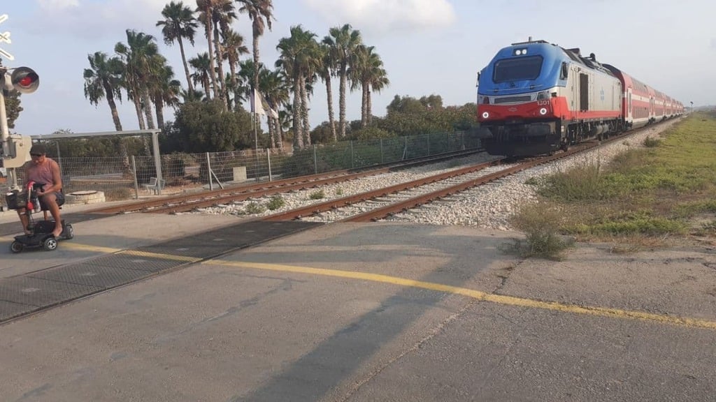 צילום: דוברות קבוצת מאבק הנכים מחאת הנכים: תנועת הרכבות נחסמה לשני הכיוונים מצפון לבנימינה