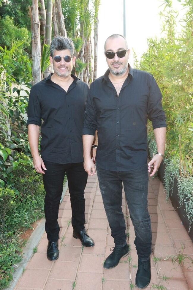 גברים בשחור. חנן סביון וגיא עמיר (צילום: ענת מוסברג) גברים בשחור. חנן סביון וגיא עמיר