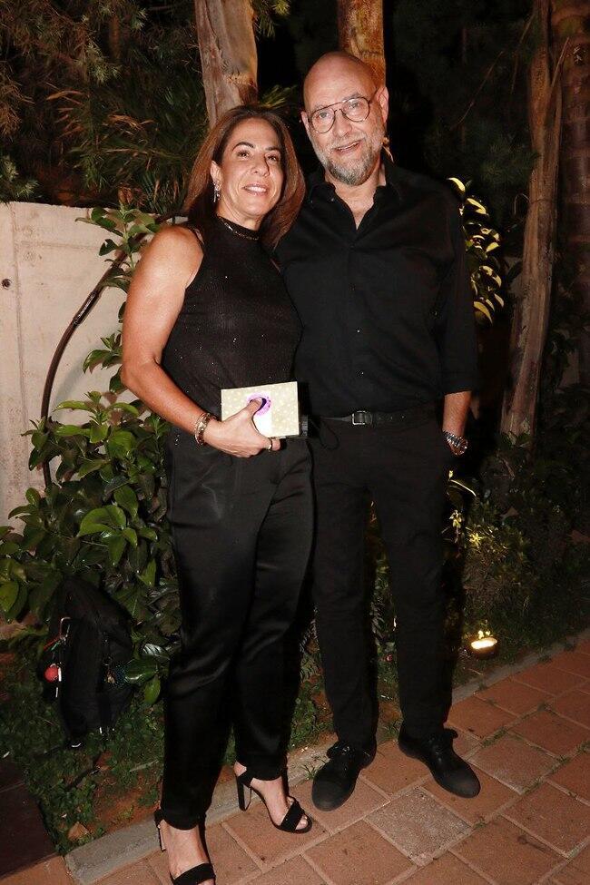 חיכינו רק לכם! צביקה הדר ואשתו ליאת (צילום: ענת מוסברג) חיכינו רק לכם! צביקה הדר ואשתו ליאת