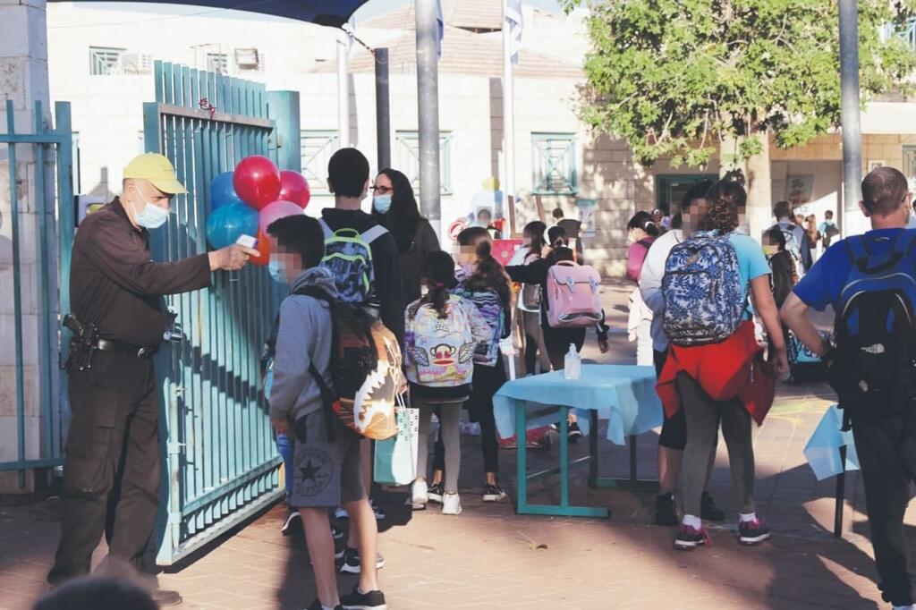 ארכיון (צילום: יריב כץ) תלמידים בבתי הספר בצל הקורונה