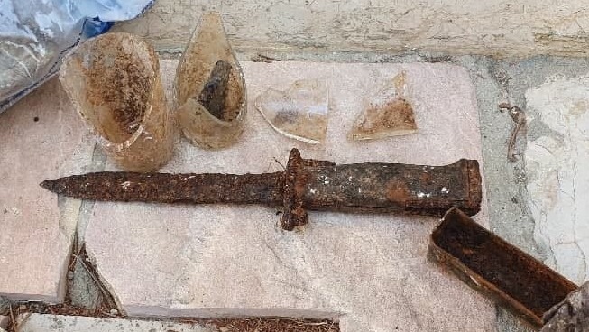 סכין שנמצאה בחפירות ליד גבעת התחמושת