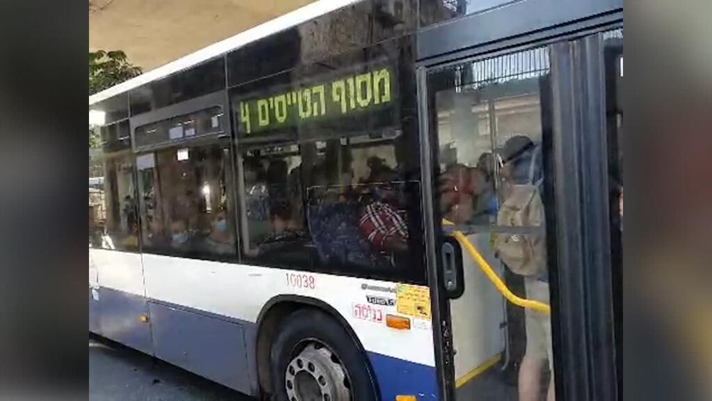 גם בשבת וחג? רוב ברור בציבור מעוניין (צילום: אסף זגריזק) יצאנו לבדוק האם שומרים על ההנחיות באוטובוסים בתל אביב