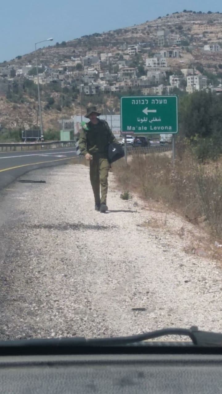 ליד רמאללה: פלסטיני מחופש לחייל עם נשק בתיקו פלסטיני מחופש לחייל נתפס עם נשק ע"י כוחות צה"ל