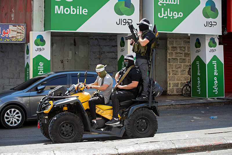 Armed Palestinians driving through streets of Jenin refugee camp on northern West Bank, August 16, 2021 (Photo: AP) הלוויית הפלסטיניים שנהרגו על ידי כוחות הביטחון בחילופי האש בלילה