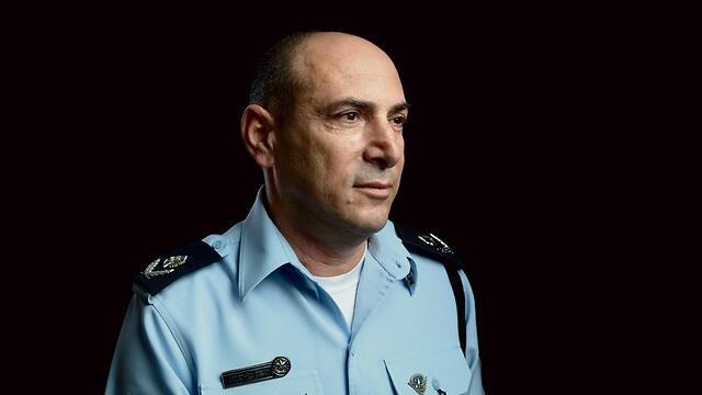 ניצב יגאל בן שלום. ''כל דבר אני בוחן בשבע עיניים''