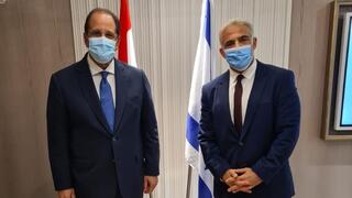 יאיר לפיד שר החוץ בפגישה עם שר המודיעין המצרי עבאס כאמל