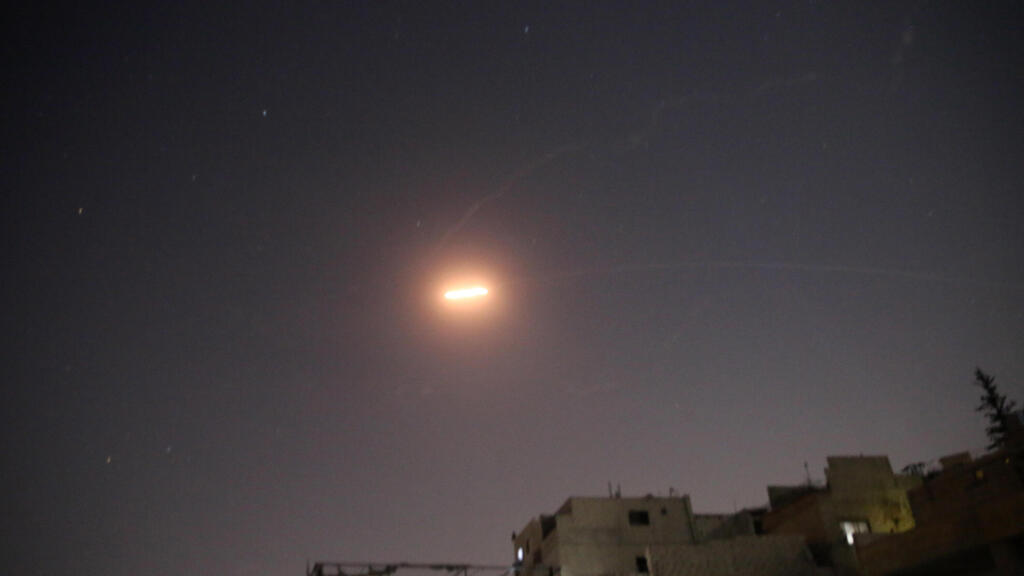 תקיפה בשמי דמשק, ארכיון (צילום: EPA) תקיפה בסוריה סוריה דמשק