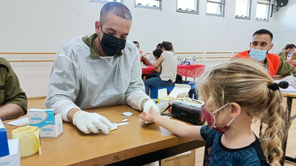 בדיקות סרולוגיות במועצה אזורית אשכול (צילום: בראל אפרים) בדיקות סרולוגיות במועצה אזורית אשכול