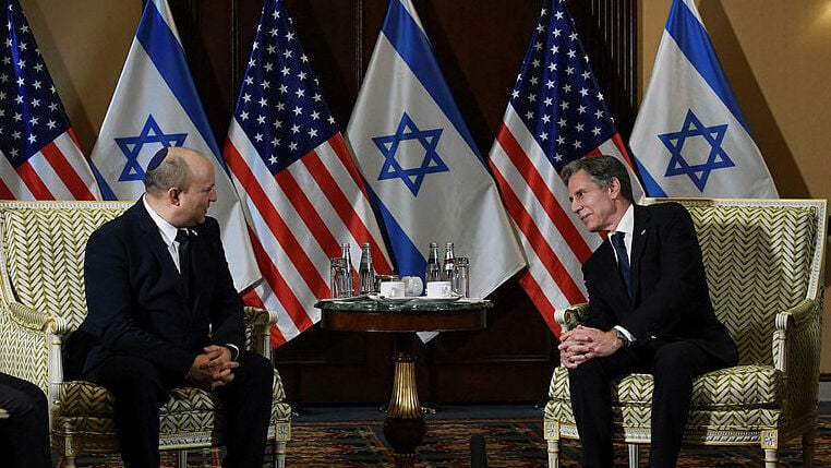 ארכיון. מזכיר המדינה אנתוני בלינקן וראש הממשלה נפתלי בנט (צילום: AFP) נפתלי בנט בפגישה עם אנתוני בלינקן מזכיר ההגנה של ארה"ב בוושינגטון