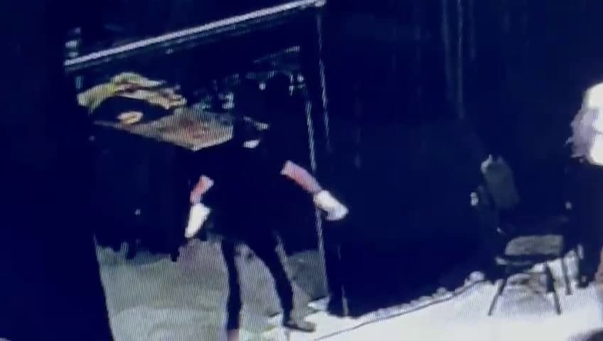 תיעוד: רעולי פנים פורצים לאולם חתונות ושודדים את הכספת