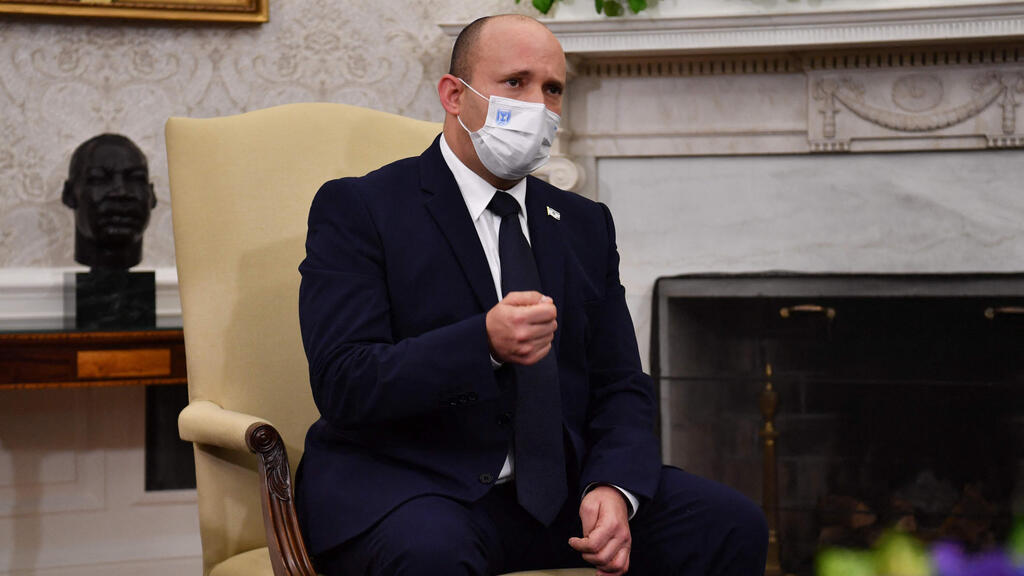 Prime Minister Naftali Bennett in White House during Friday's meeting with Biden (Photo: AFP) ראש הממשלה נפתלי בנט נפגש עם נשיא ארה"ב ג'ו ביידן