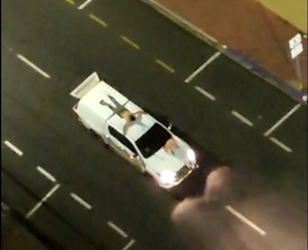 שוד שודדים  חמושים ב ארסאטובה ברזיל קשרו בני ערובה לרכבי מילוט