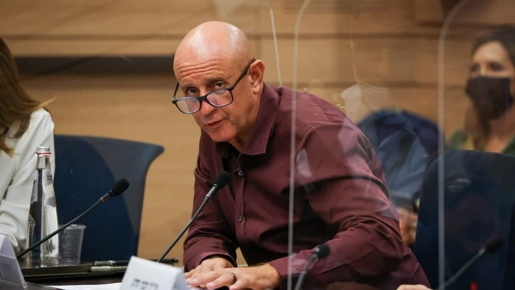 מנכ"ל המשרד סלוביק (צילום: נועם מושקוביץ, דוברות הכנסת) יפעת שאשא ביטון ויגאל סלוביק בועדת החינוך
