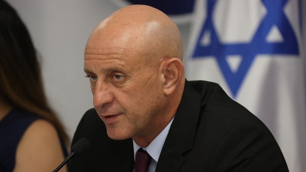 דוחה את הביקורת. מנכ"ל משרד החינוך יגאל סלוביק (צילום: מוטי קמחי) יגאל סלוביק מחדר המצב של משרד החינוך