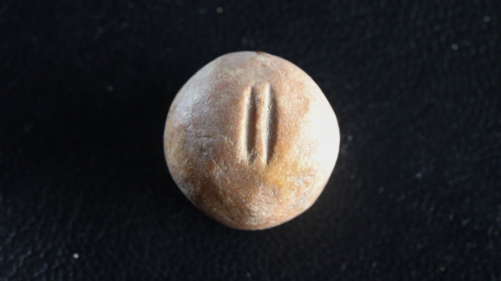 The forger's stone found in Jerusalem (Photo: City of David archeological site ) המשקולת ששוקלת יותר ממה שנכתב עליה