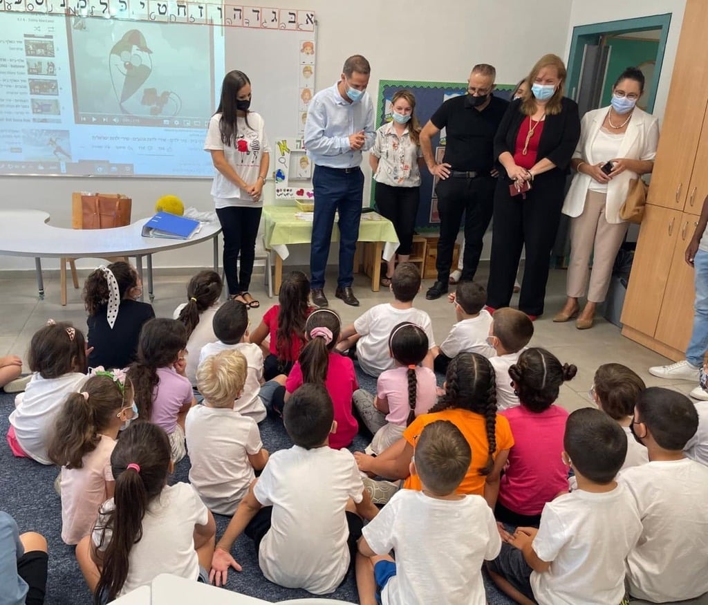 ראש העיר ראשון לציון, רז קינסטליך, בבית הספר רקפות בעיר רז קינסטליך ראש העיר ראשון לציון בבית ספר רקפות בעיר