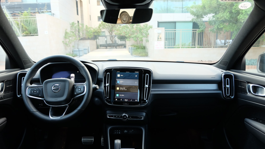 וולוו XC40, סביבת הנהג