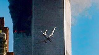 המטוס פוגע במגדל הדרומי