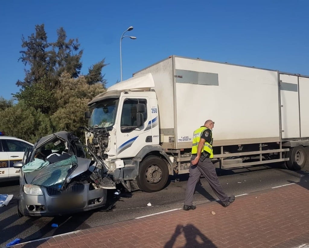 זירת התאונה בכביש 411 סמוך למזכרת בתיה