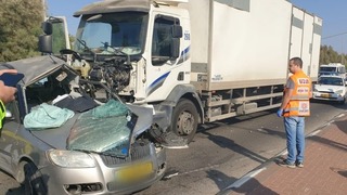 זירת התאונה בכביש 411 סמוך למזכרת בתיה