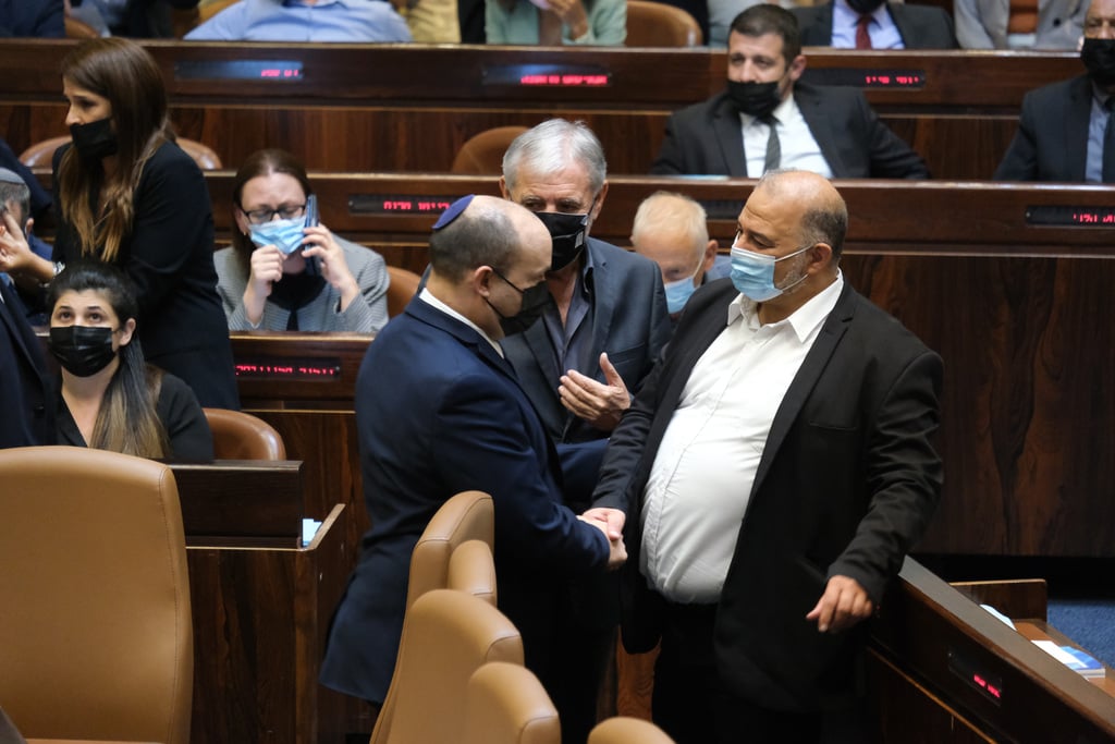 עבאס ובנט בכנסת. התקציב לבדו לא יספיק (צילום: יואב דודקביץ') מליאת הכנסת: ישיבת פגרה מיוחדת- הצעת חוק התקציב