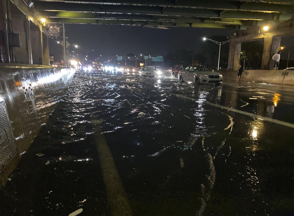 צילום: EPA ארה"ב ניו יורק הצפות שיטפונות גשם שרידי הסופה איידה
