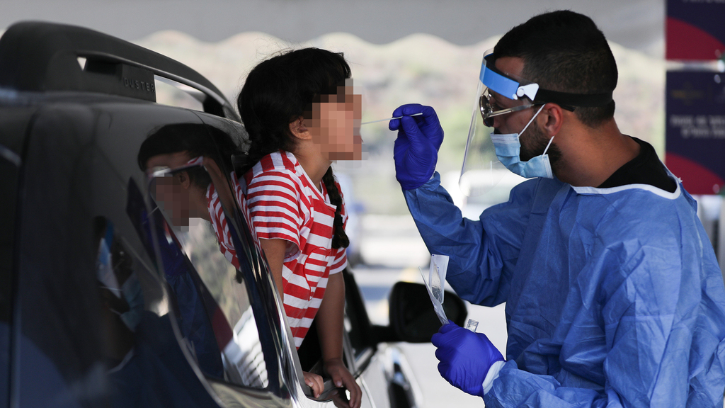 A child being tested for COVID in Jerusalem (Photo: EPA) בדיקת קורונה לילדים בירושלים