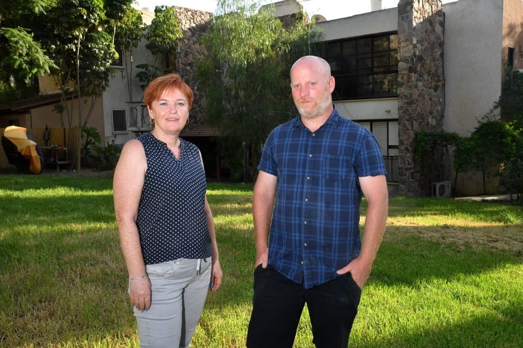 "המשאבים שלנו קטנים מדי כדי לתת לילדים מענים". יניב יהב ושושנה פרידמן מכפר נרדים (צילום: חיים הורנשטיין ) מנהל פנימיית כפר נרדים בערד יניב יהב, ושוש פרידמן, מדריכה בפנימיה