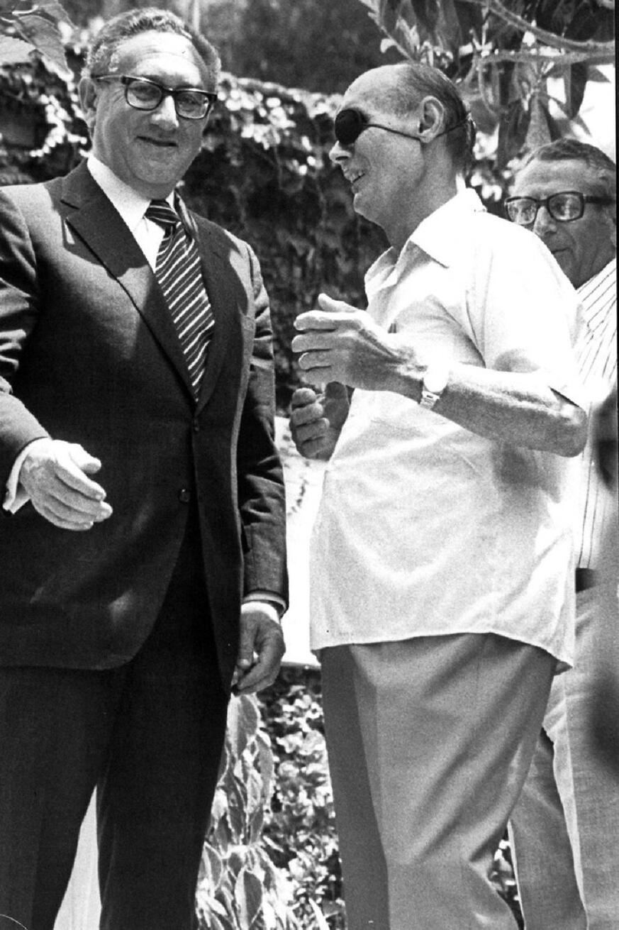 הנרי קיסינג'ר ומשה דיין