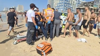 תושב חולון טבע בחוף בת ים