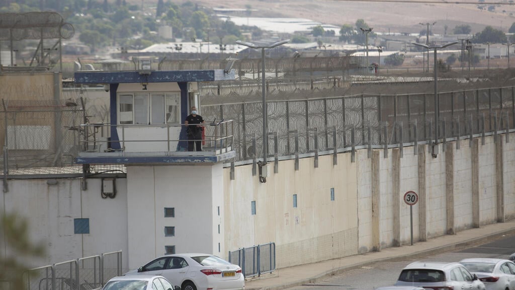 Gilboa Prison after six Palestinian security prisoners escaped from their cells on Monday (Photo: Getty Images) בית כלא גלבוע