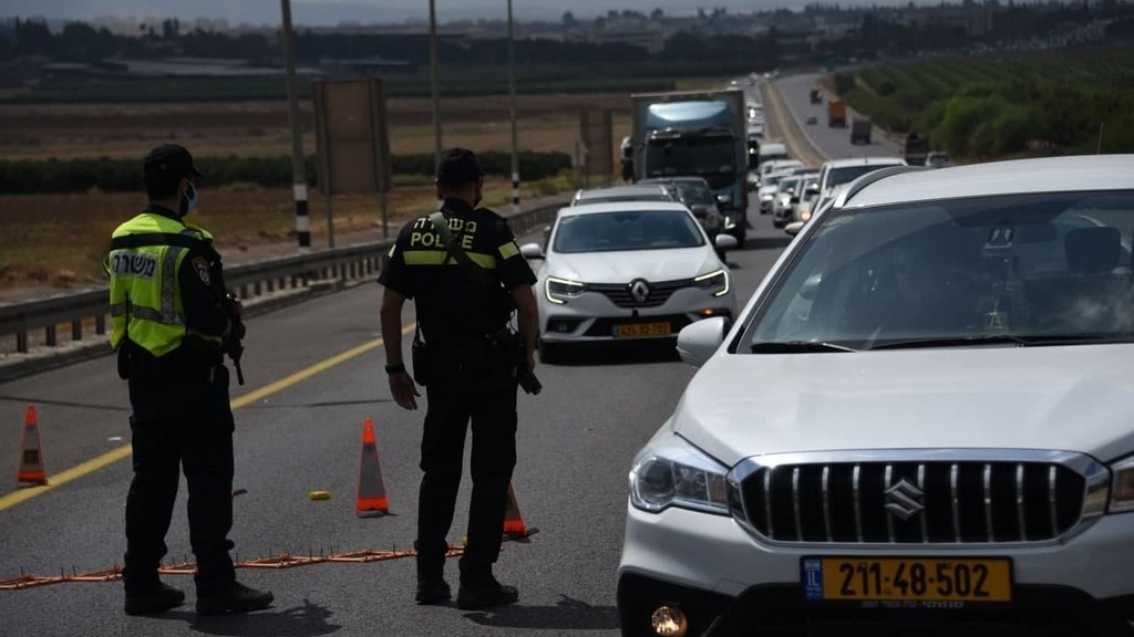 Police set up roadblocks in northern Israel (Photo: Israel Police) Road blocks set up by police on Tuesday during searches for prisoners who escaped from the Gilboa maximum