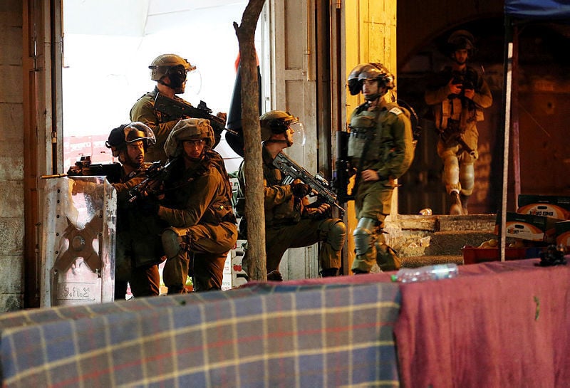 IDF troops during West Bank riots (Photo: EPA) חיילי צה"ל בהתפרעויות בחברון בעקבות בריחת ששת האסירים הבטחוניים מכלא גלבוע