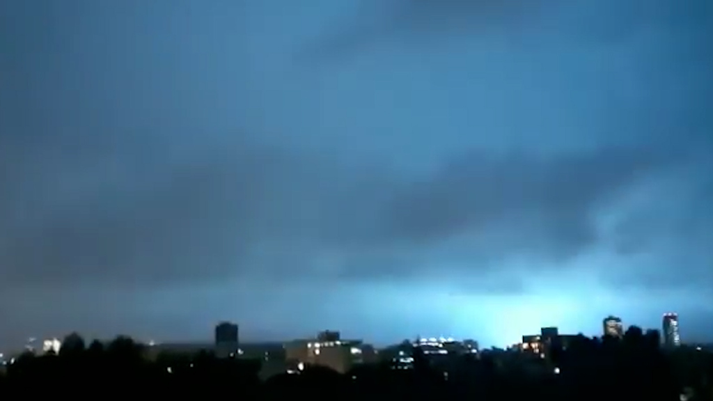 מופע הברקים במקסיקו מופע ברקים נדיר רעידת אדמה מקסיקו