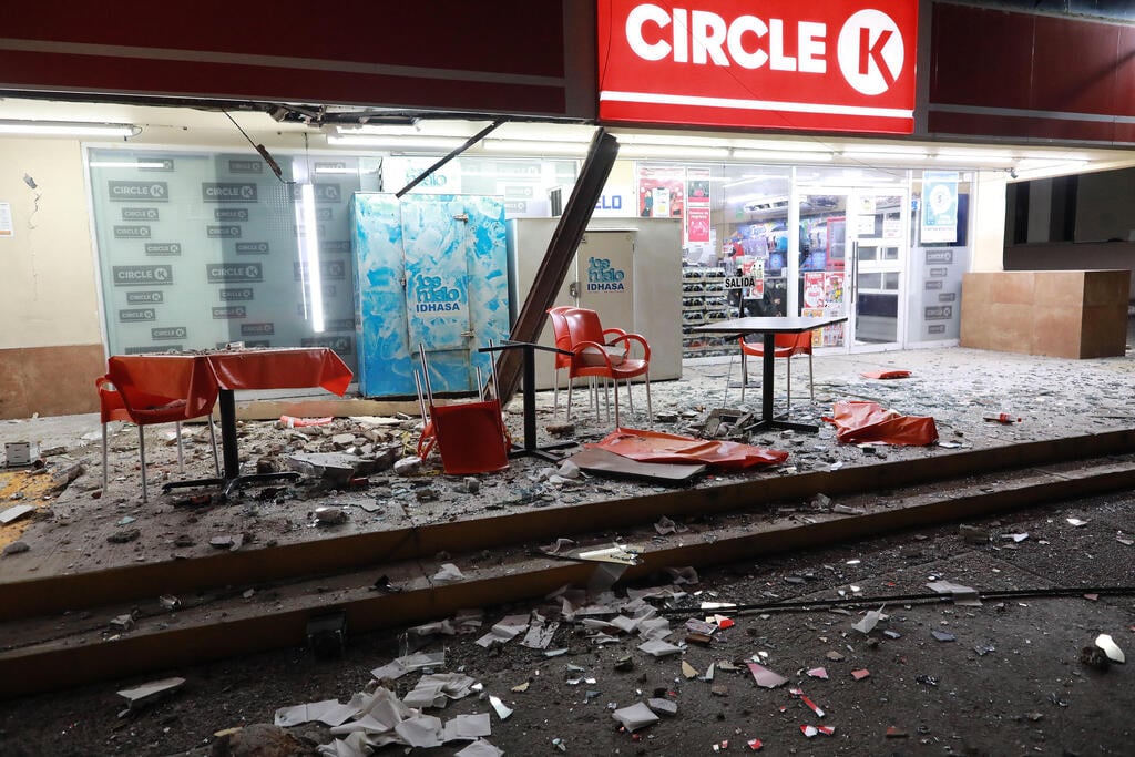 נזק למבנה באקפולקו, לאחר הרעש (צילום: EPA) נזק למבנה באקפולקו, מקסיקו, בעקבות רעידת האדמה