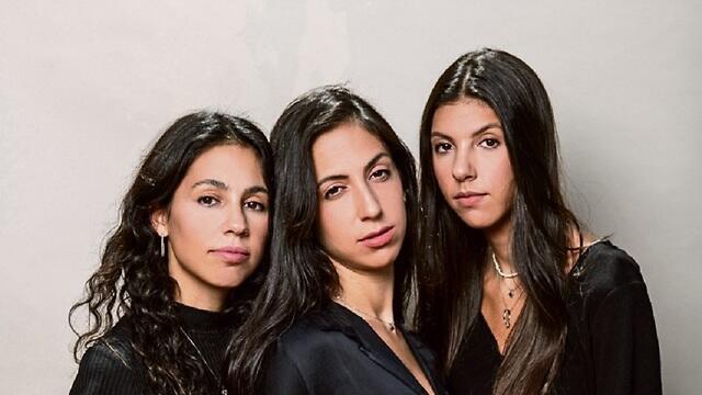 ''תמיד נזכור את ערב החג האחרון שלנו עם אמא''. נועה, מאיה ואבישג הררי