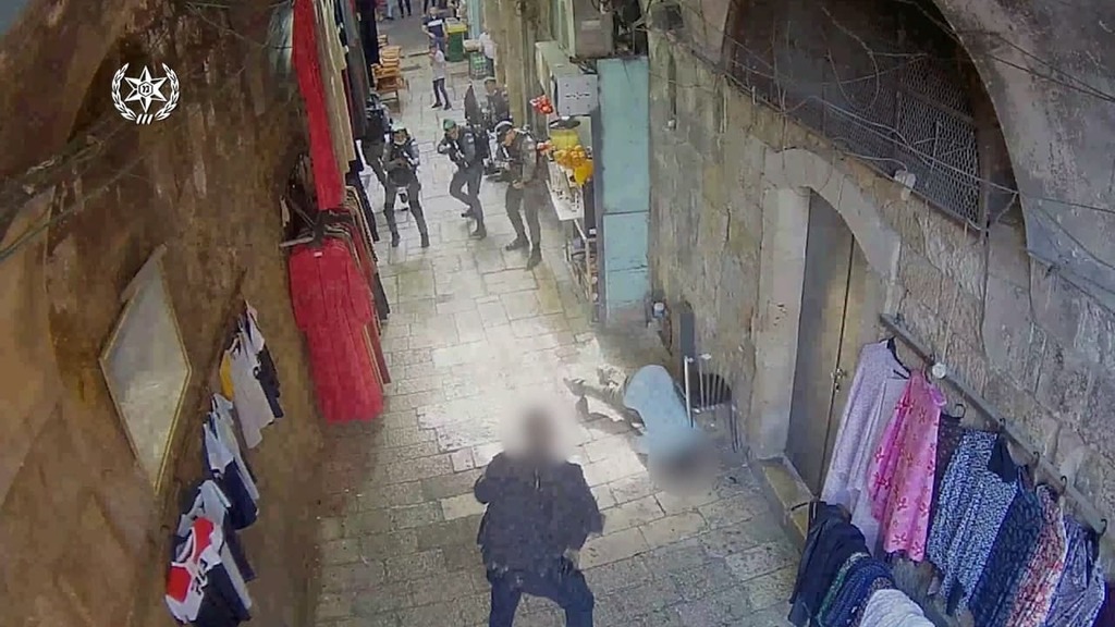 תיעוד מפיגוע הדקירה בשער האריות ירושלים