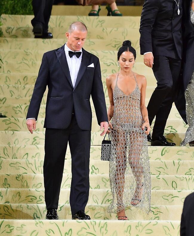 יד ביד. זואי קרביץ וצ'נינג טאטום (צילום: Backgrid) יד ביד. זואי קרביץ וצ'נינג טאטום