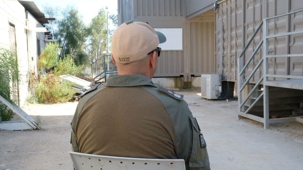 ש' לוחם הימ"מ אשר לכד את שני האסירים הנמלטים איהם קממג'י מונאדל אינפיעאת (צילום: שאול גולן) ש' לוחם הימ"מ אשר לכד את שני האסירים הנמלטים איהם קממג'י מונאדל אינפיעאת