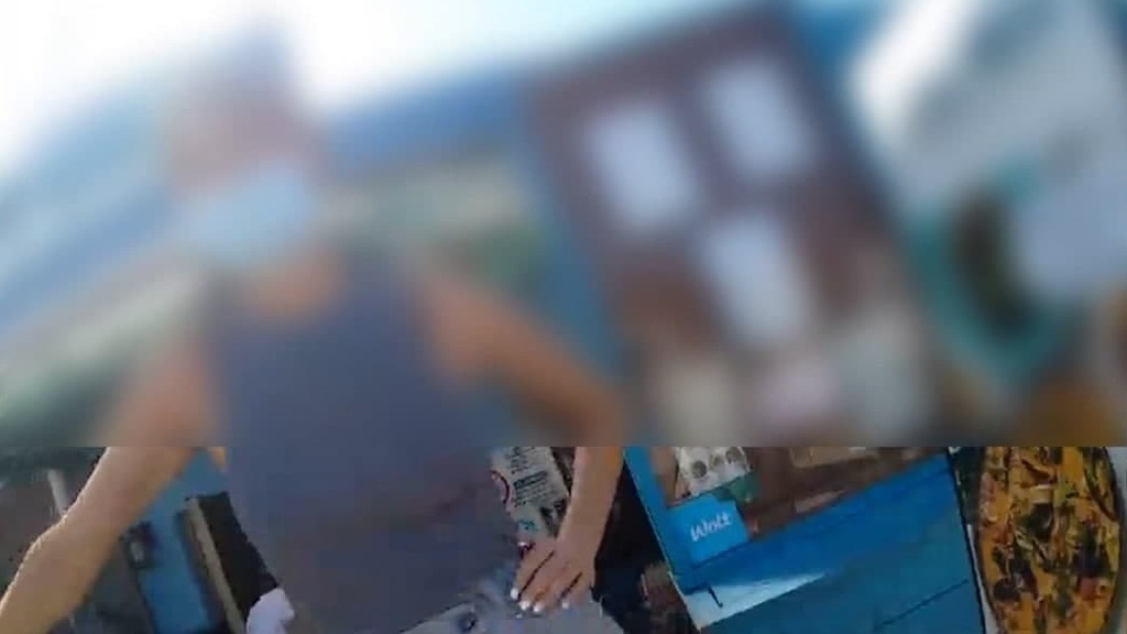 האחמ"שית שהפרה בידוד (צילום: דוברות המשטרה) המשטרה אתרה בבת ים אחראית משמרת העובדת במסעדה בעיר, תוך הפרת חובת הבידוד
