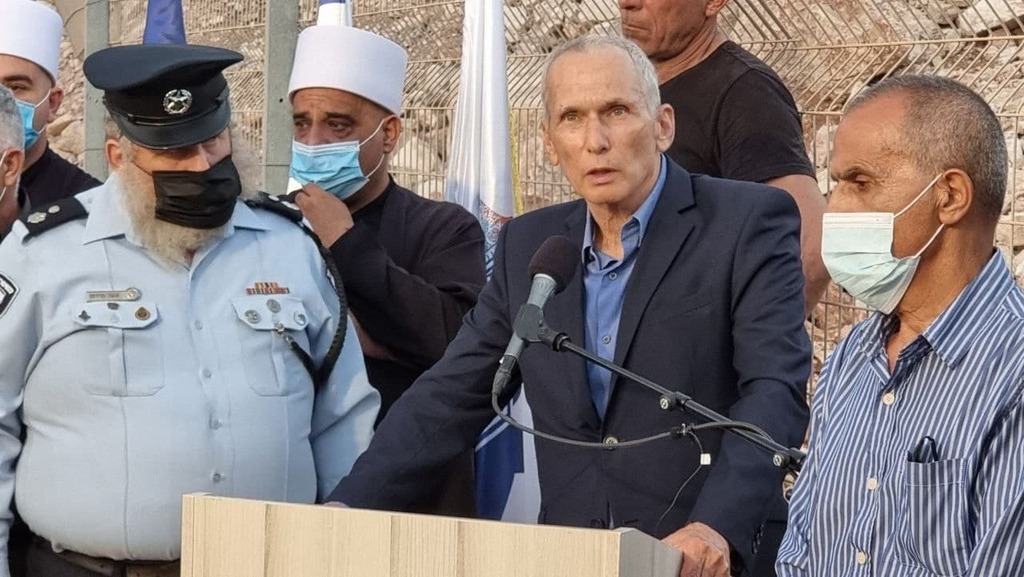 Public Security Minister Omer Barlev attending the funeral of a volunteer police officer who was run over last week (Photo: Shaul Golan) עמר בר לב בהלוויתו של חוסאם סגייר מתנדב המשטרה שנדרס למוות בנהריה