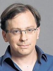   Nadav Eyal